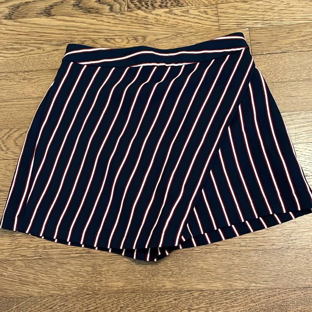 lush skort, does say size but fits like xs/s